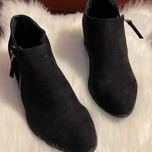 Black boot women’s shoe size 8.5